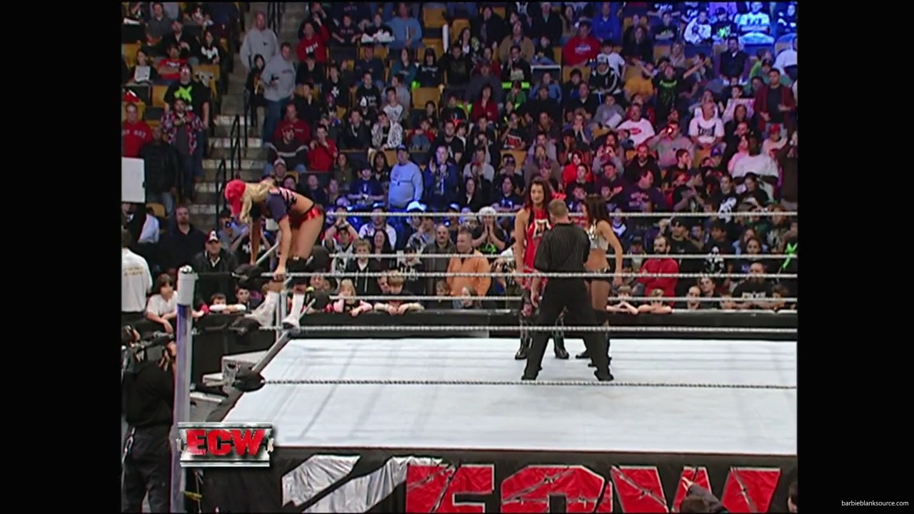 WWE_ECW_12_11_07_Kelly_vs_Layla_Victoria_mp42337.jpg