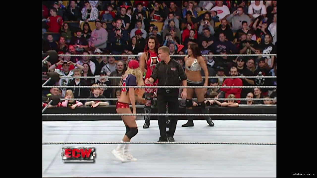 WWE_ECW_12_11_07_Kelly_vs_Layla_Victoria_mp42340.jpg