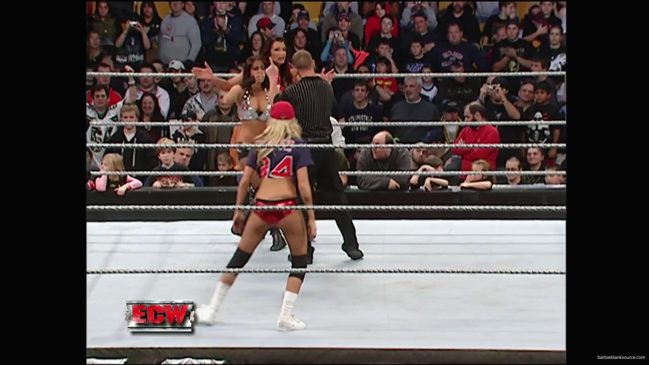 WWE_ECW_12_11_07_Kelly_vs_Layla_Victoria_mp42342.jpg