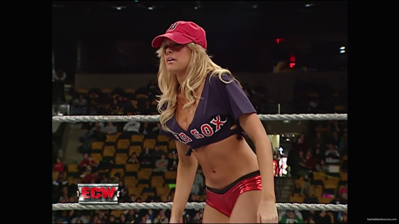 WWE_ECW_12_11_07_Kelly_vs_Layla_Victoria_mp42347.jpg