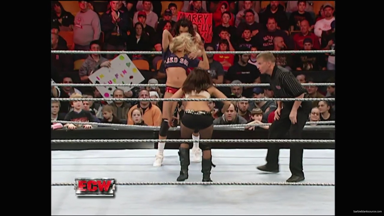 WWE_ECW_12_11_07_Kelly_vs_Layla_Victoria_mp42355.jpg