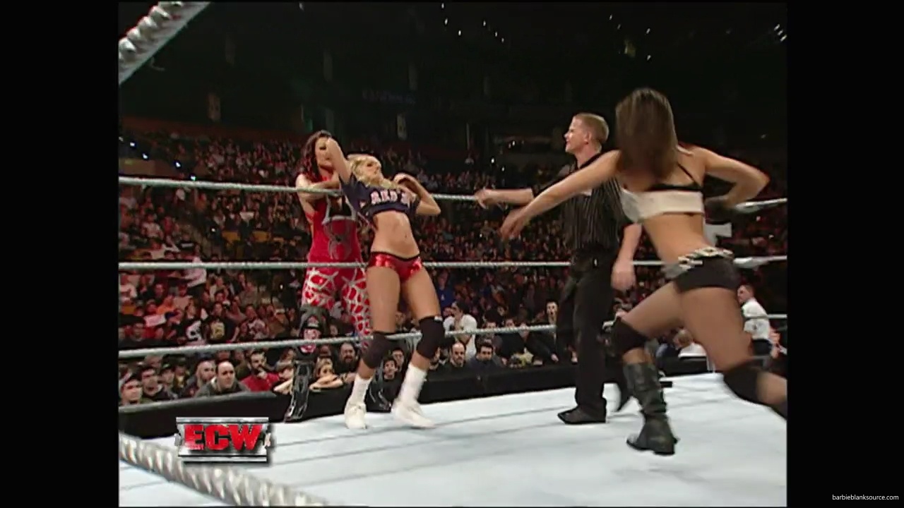 WWE_ECW_12_11_07_Kelly_vs_Layla_Victoria_mp42356.jpg