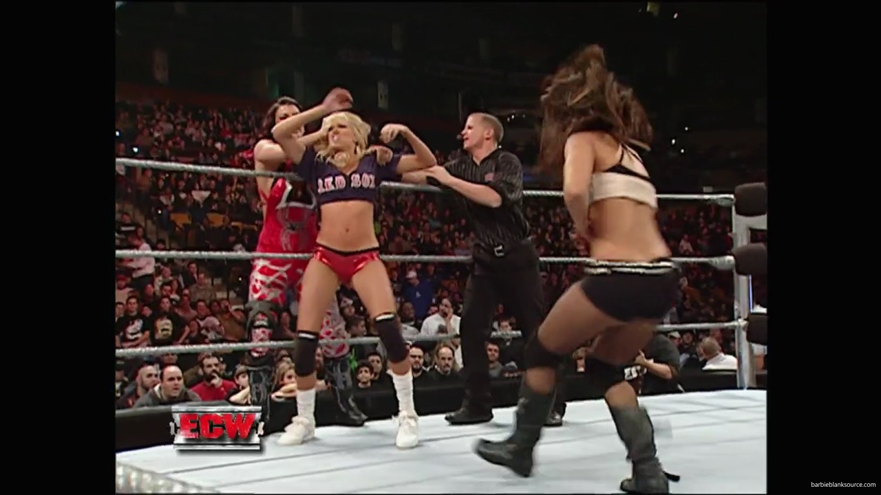 WWE_ECW_12_11_07_Kelly_vs_Layla_Victoria_mp42357.jpg