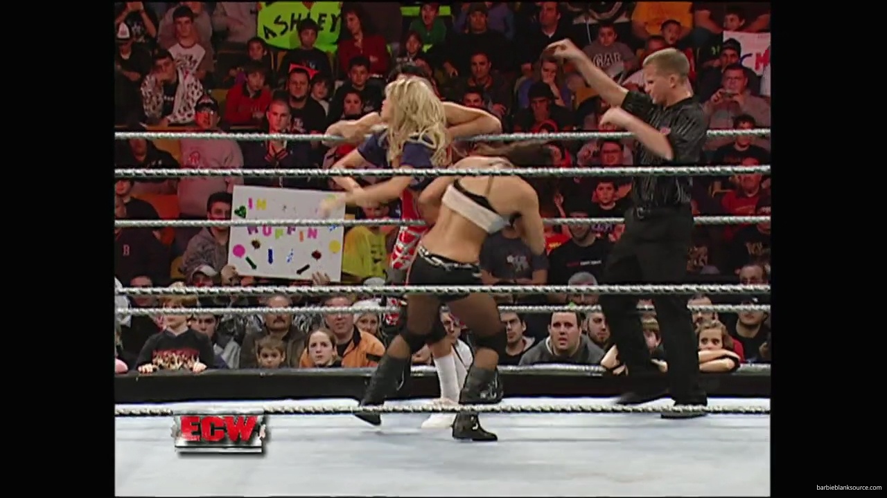 WWE_ECW_12_11_07_Kelly_vs_Layla_Victoria_mp42359.jpg