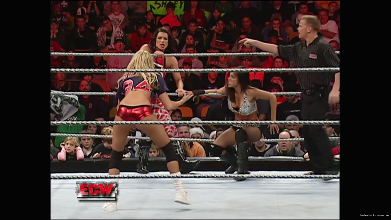 WWE_ECW_12_11_07_Kelly_vs_Layla_Victoria_mp42362.jpg