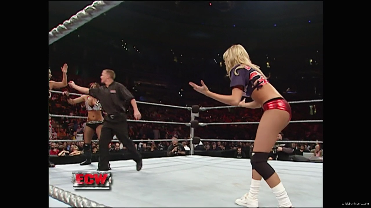 WWE_ECW_12_11_07_Kelly_vs_Layla_Victoria_mp42363.jpg