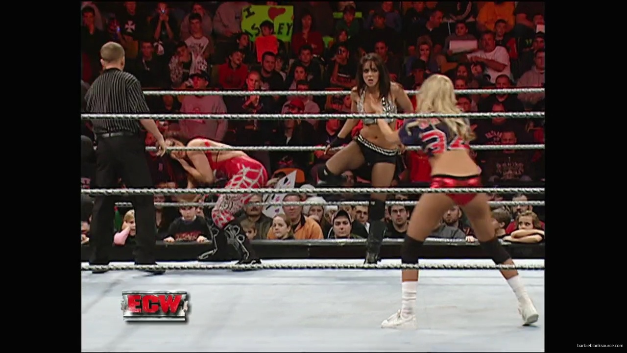 WWE_ECW_12_11_07_Kelly_vs_Layla_Victoria_mp42365.jpg