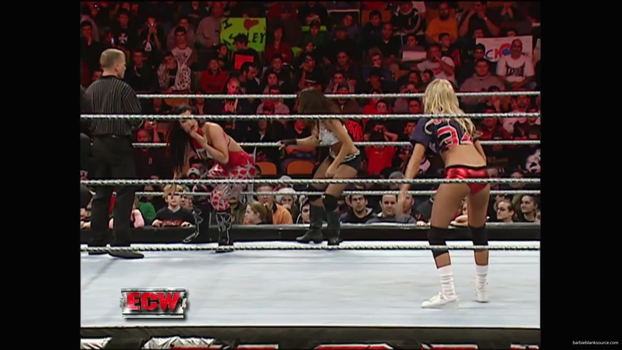 WWE_ECW_12_11_07_Kelly_vs_Layla_Victoria_mp42366.jpg