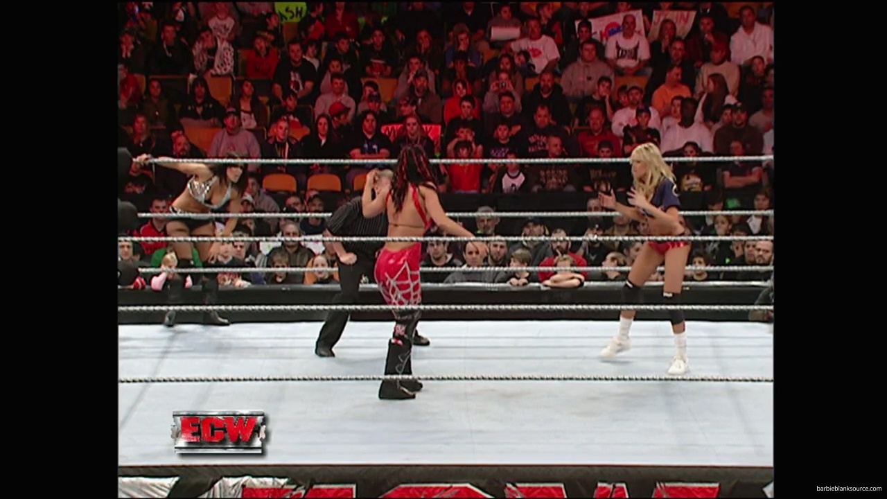 WWE_ECW_12_11_07_Kelly_vs_Layla_Victoria_mp42372.jpg