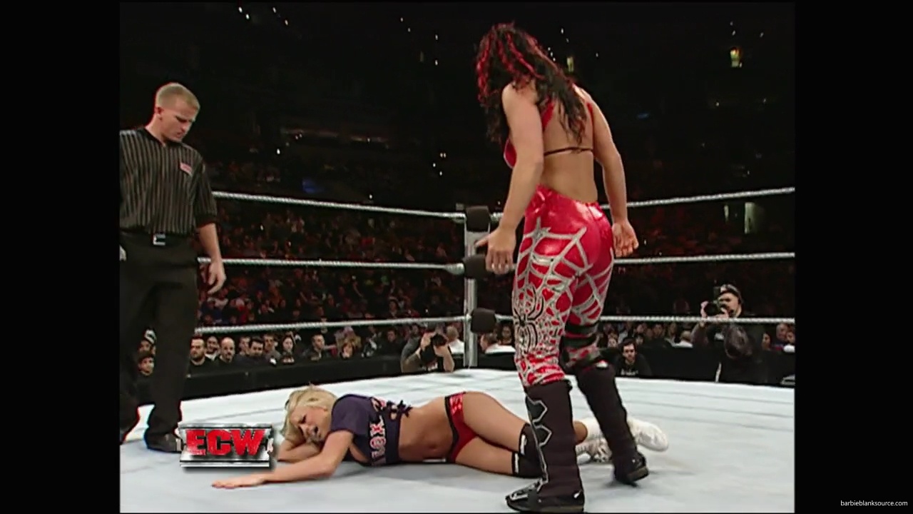 WWE_ECW_12_11_07_Kelly_vs_Layla_Victoria_mp42378.jpg