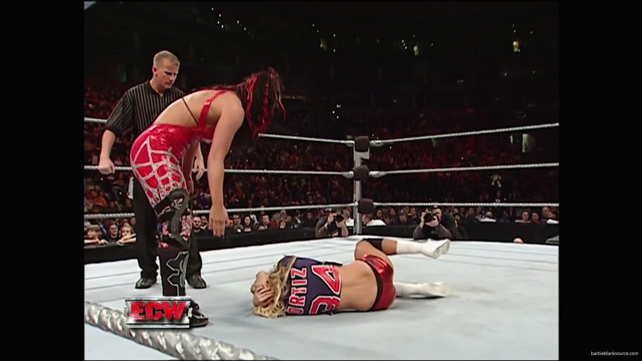 WWE_ECW_12_11_07_Kelly_vs_Layla_Victoria_mp42381.jpg