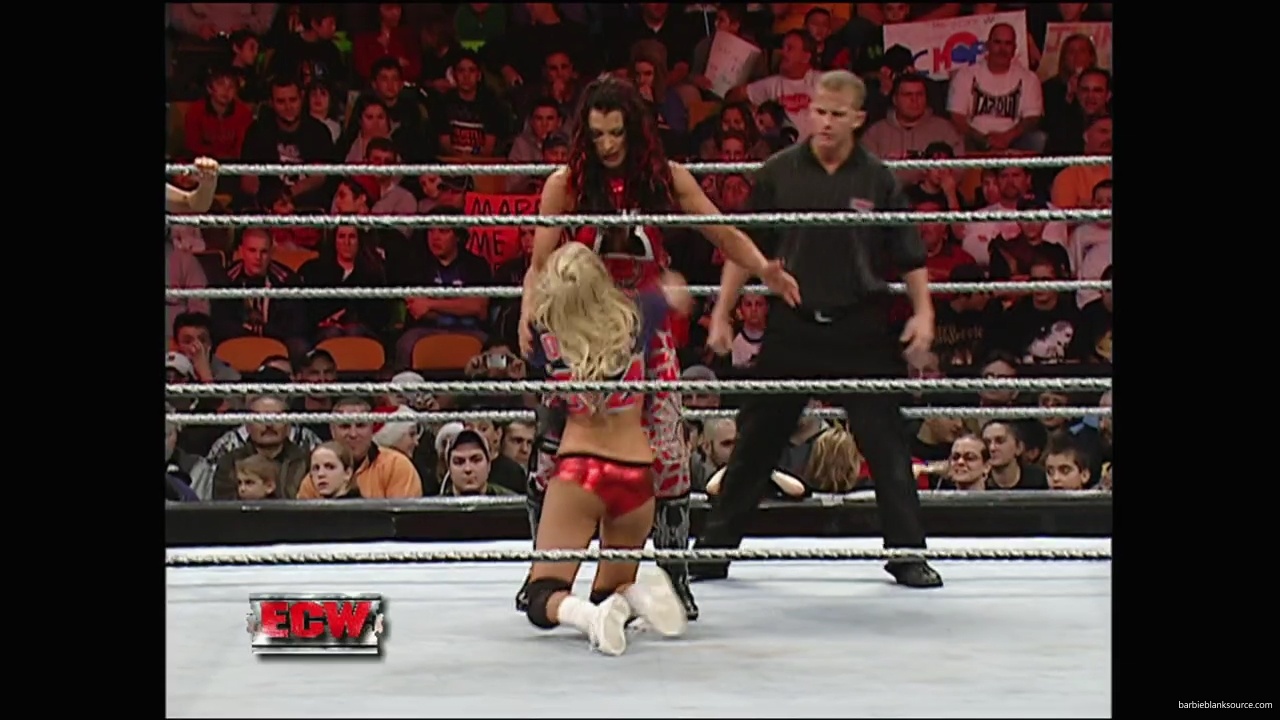 WWE_ECW_12_11_07_Kelly_vs_Layla_Victoria_mp42385.jpg