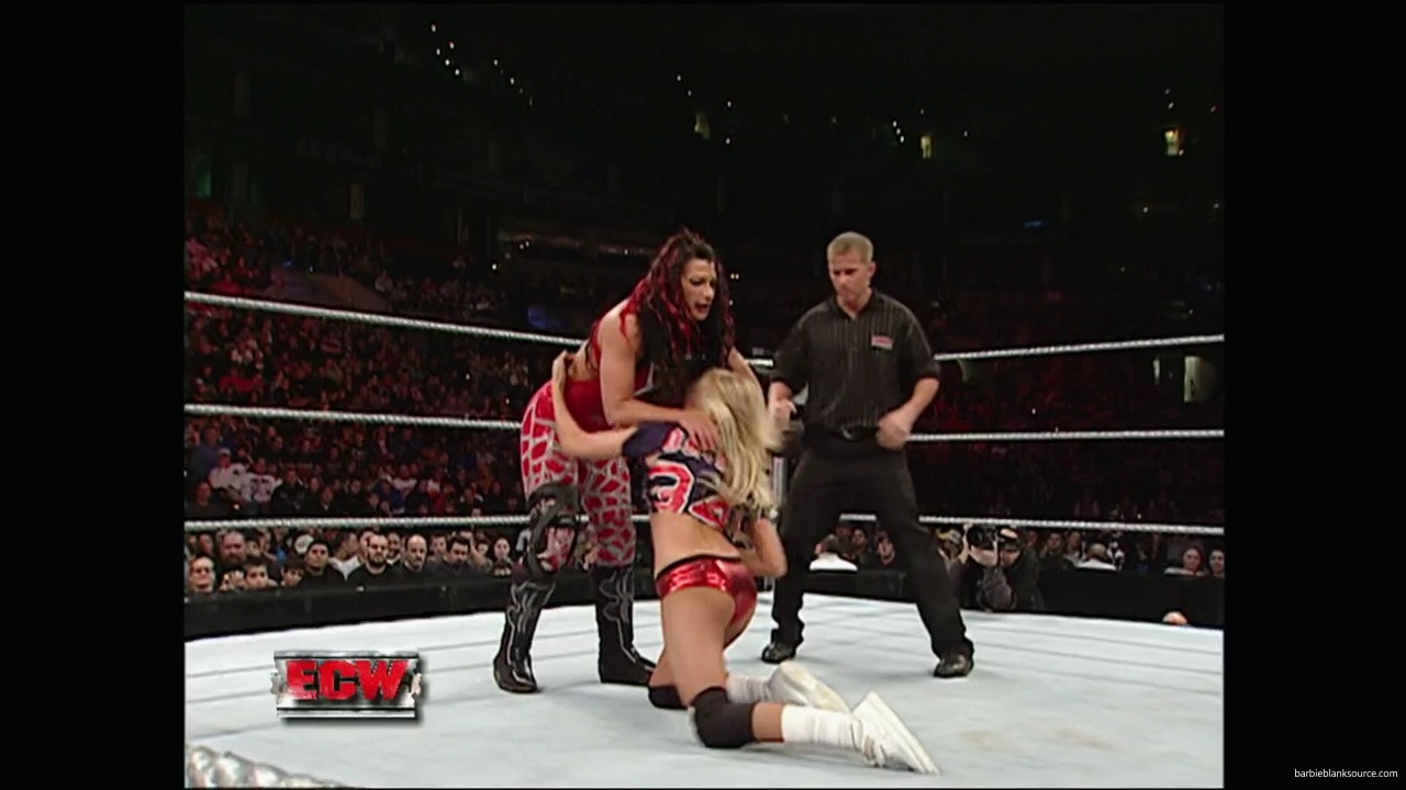 WWE_ECW_12_11_07_Kelly_vs_Layla_Victoria_mp42386.jpg