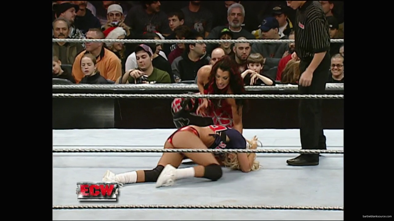 WWE_ECW_12_11_07_Kelly_vs_Layla_Victoria_mp42391.jpg