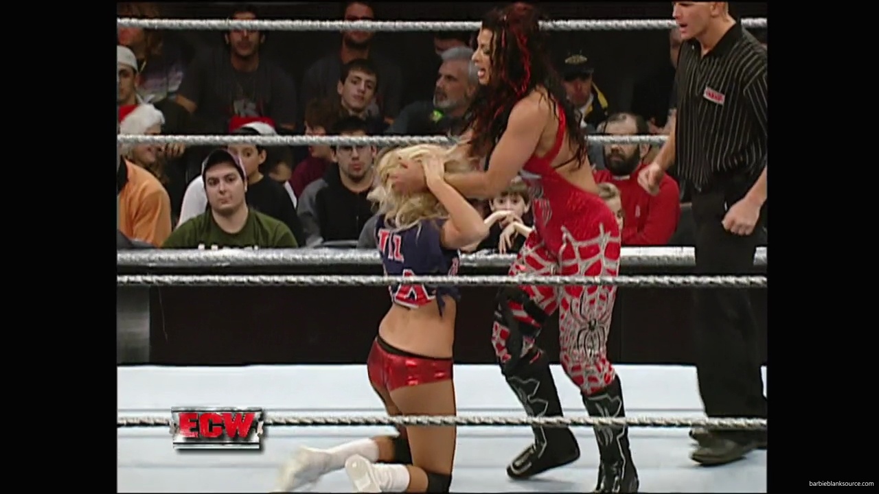 WWE_ECW_12_11_07_Kelly_vs_Layla_Victoria_mp42393.jpg
