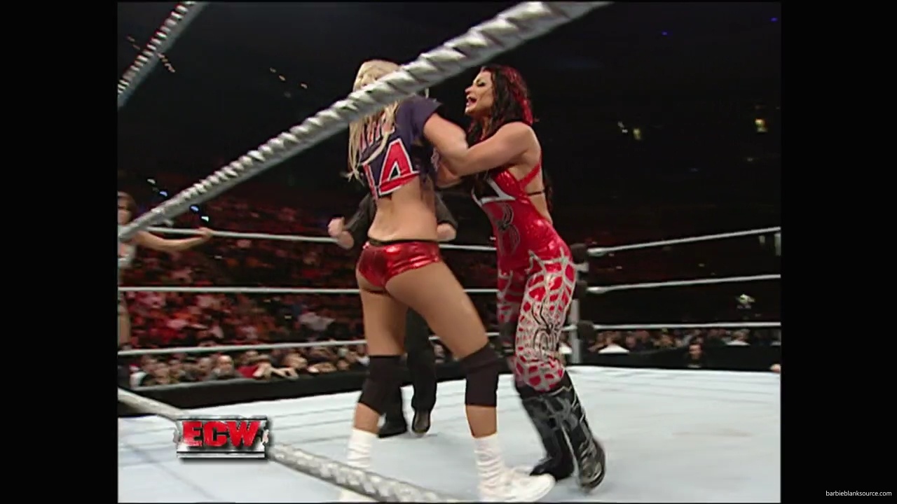 WWE_ECW_12_11_07_Kelly_vs_Layla_Victoria_mp42395.jpg