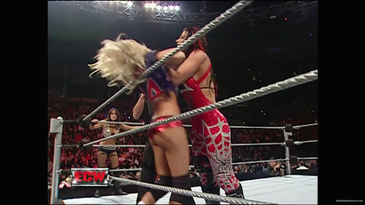 WWE_ECW_12_11_07_Kelly_vs_Layla_Victoria_mp42396.jpg