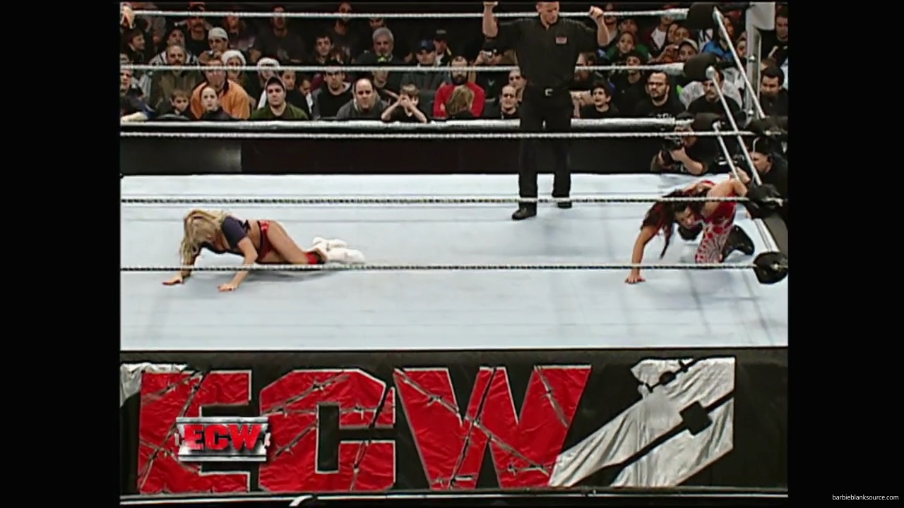 WWE_ECW_12_11_07_Kelly_vs_Layla_Victoria_mp42406.jpg
