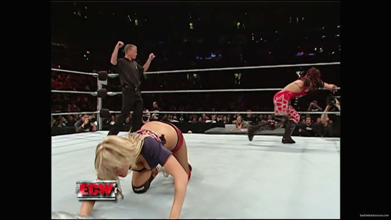 WWE_ECW_12_11_07_Kelly_vs_Layla_Victoria_mp42407.jpg