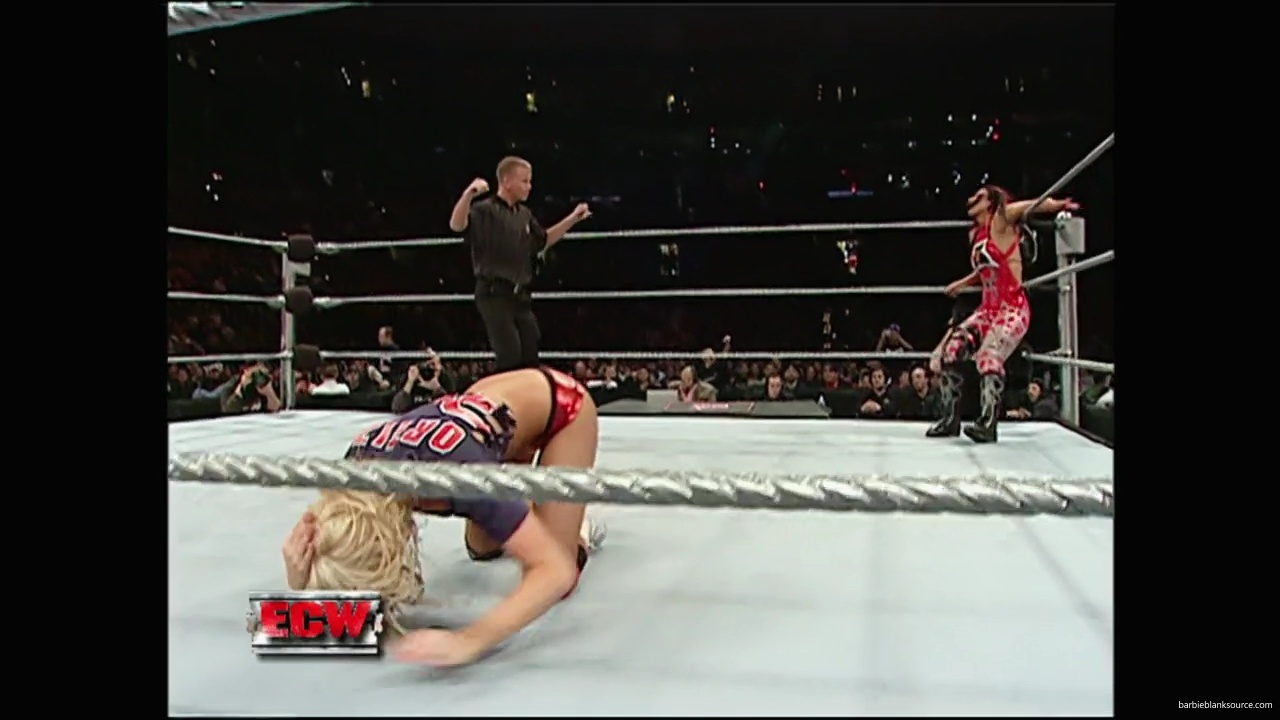 WWE_ECW_12_11_07_Kelly_vs_Layla_Victoria_mp42408.jpg