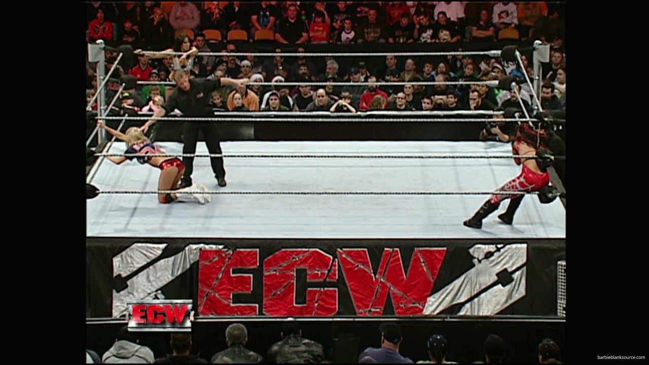 WWE_ECW_12_11_07_Kelly_vs_Layla_Victoria_mp42411.jpg