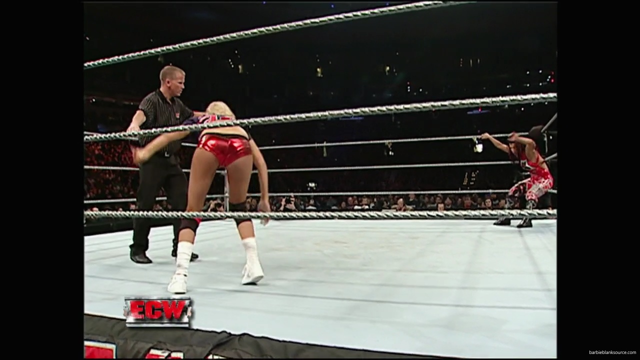 WWE_ECW_12_11_07_Kelly_vs_Layla_Victoria_mp42414.jpg