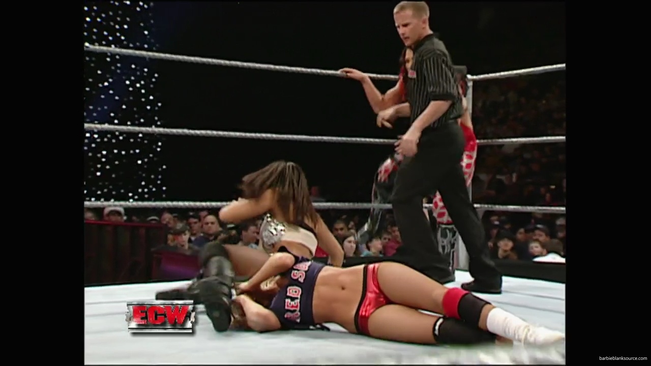 WWE_ECW_12_11_07_Kelly_vs_Layla_Victoria_mp42445.jpg