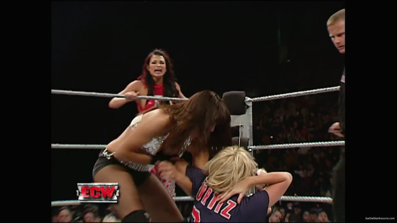WWE_ECW_12_11_07_Kelly_vs_Layla_Victoria_mp42470.jpg