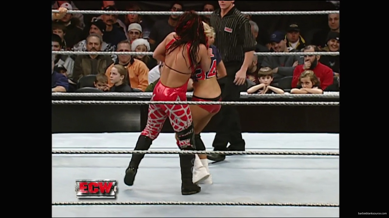 WWE_ECW_12_11_07_Kelly_vs_Layla_Victoria_mp42508.jpg