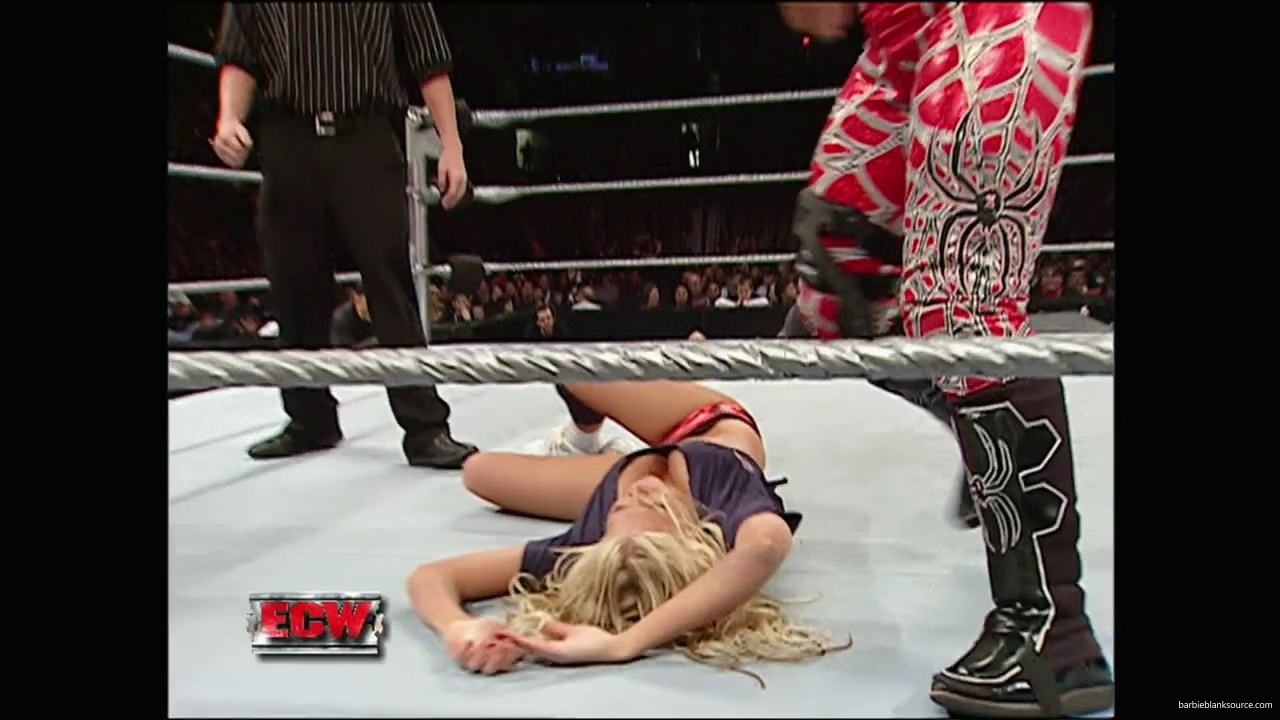 WWE_ECW_12_11_07_Kelly_vs_Layla_Victoria_mp42513.jpg