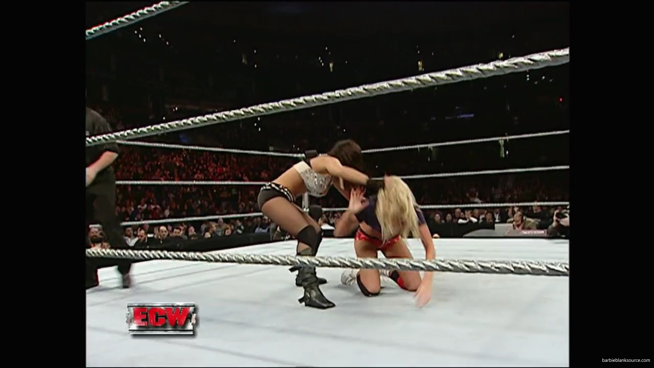 WWE_ECW_12_11_07_Kelly_vs_Layla_Victoria_mp42532.jpg