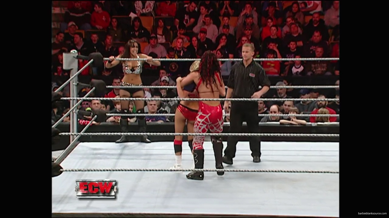 WWE_ECW_12_11_07_Kelly_vs_Layla_Victoria_mp42542.jpg