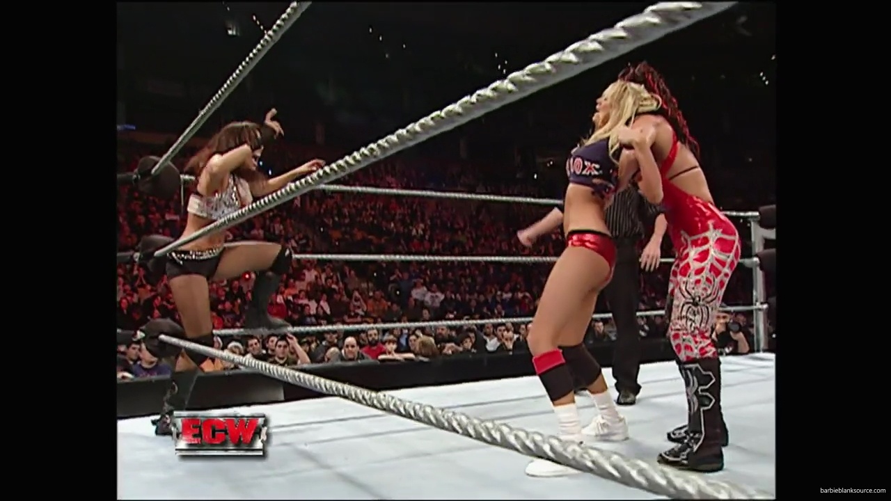 WWE_ECW_12_11_07_Kelly_vs_Layla_Victoria_mp42546.jpg