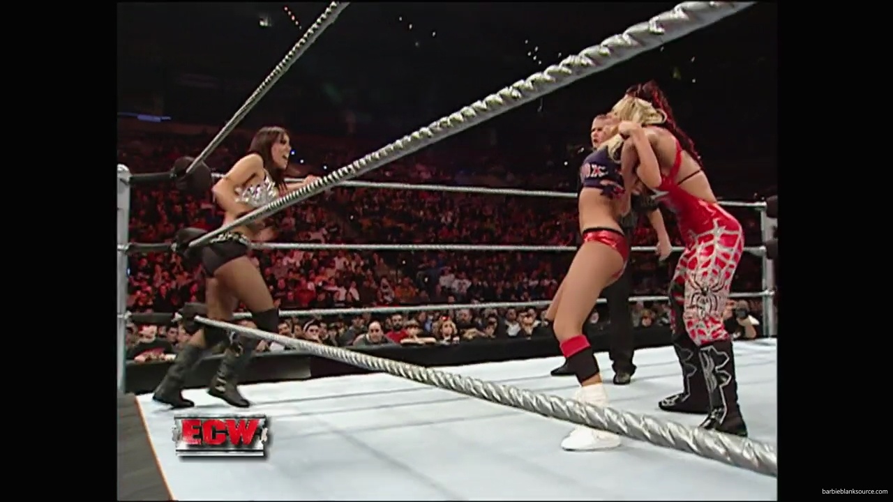 WWE_ECW_12_11_07_Kelly_vs_Layla_Victoria_mp42547.jpg