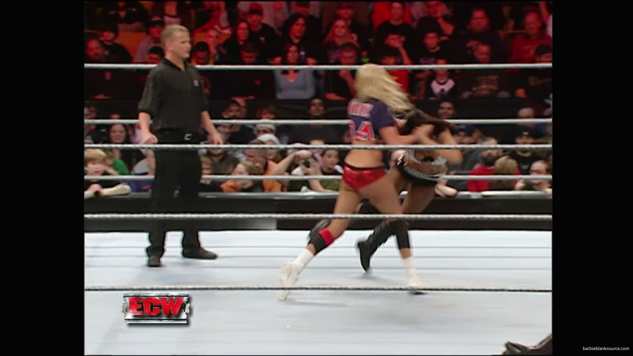 WWE_ECW_12_11_07_Kelly_vs_Layla_Victoria_mp42562.jpg