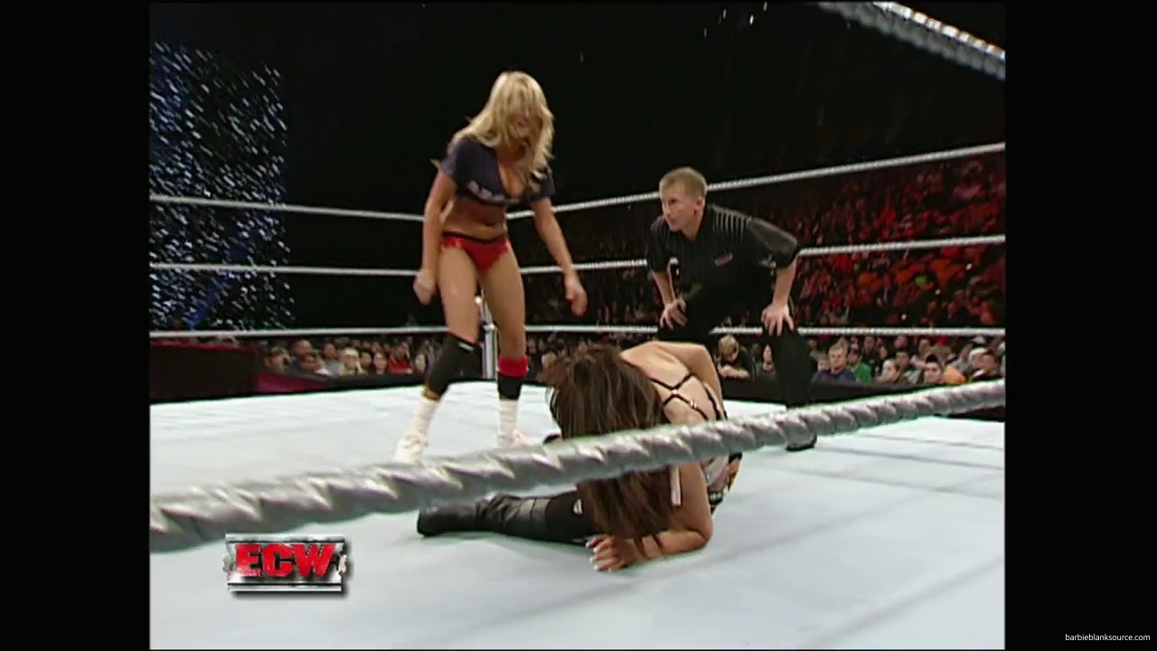 WWE_ECW_12_11_07_Kelly_vs_Layla_Victoria_mp42566.jpg