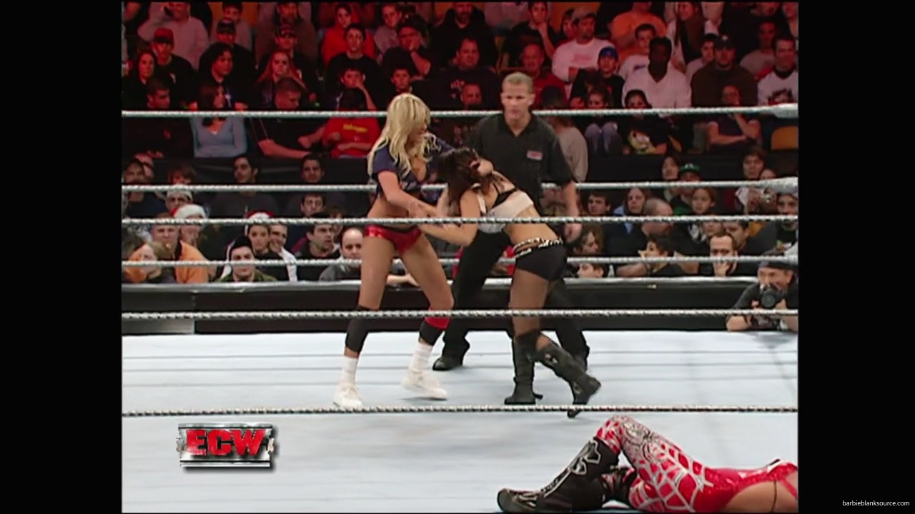WWE_ECW_12_11_07_Kelly_vs_Layla_Victoria_mp42569.jpg