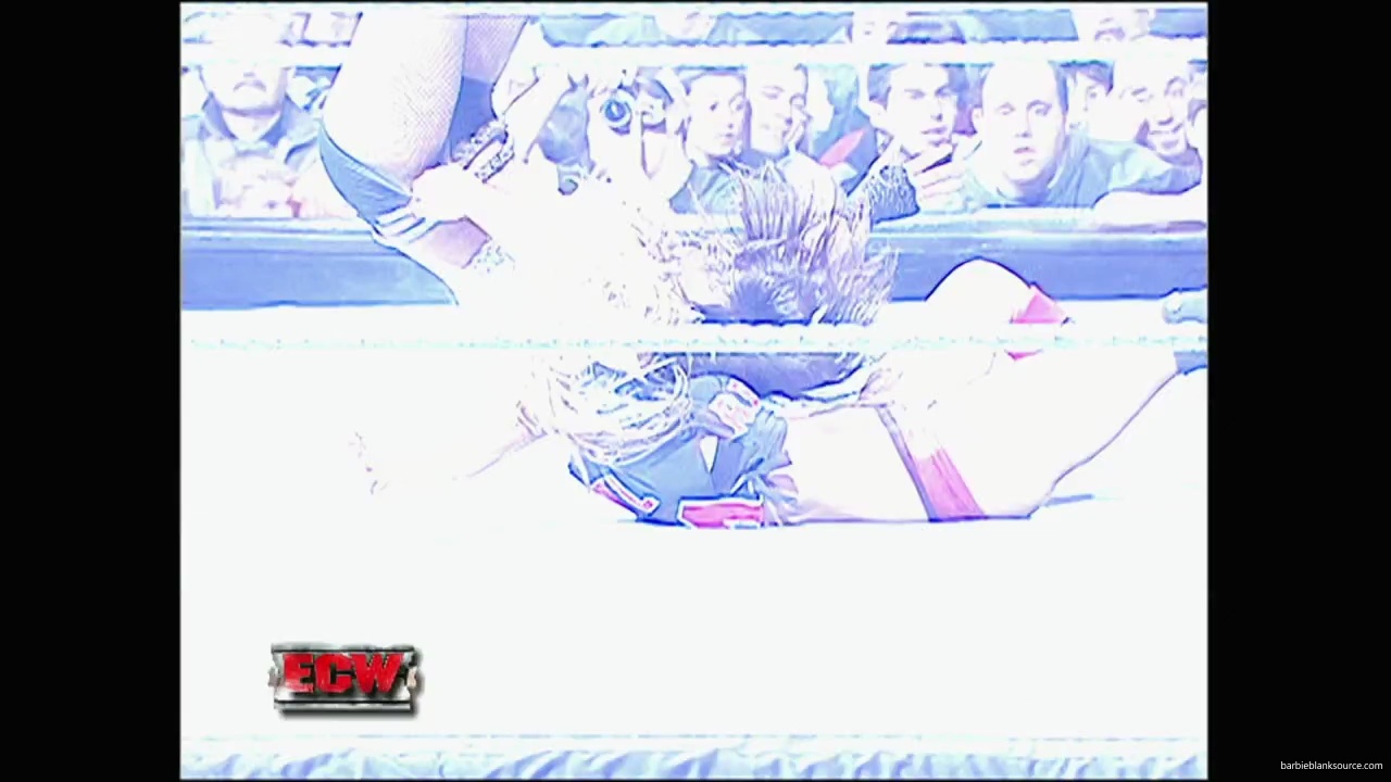 WWE_ECW_12_11_07_Kelly_vs_Layla_Victoria_mp42574.jpg