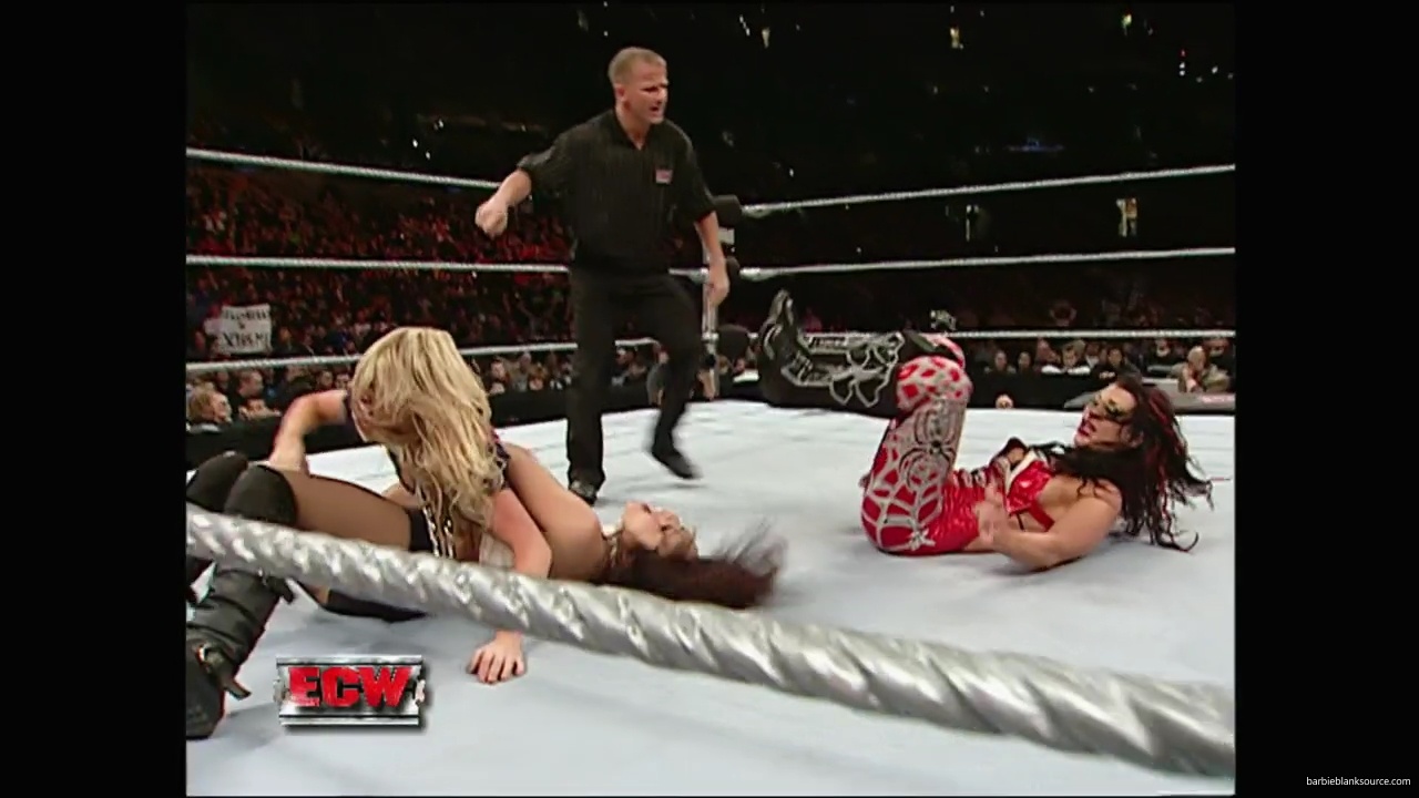 WWE_ECW_12_11_07_Kelly_vs_Layla_Victoria_mp42579.jpg