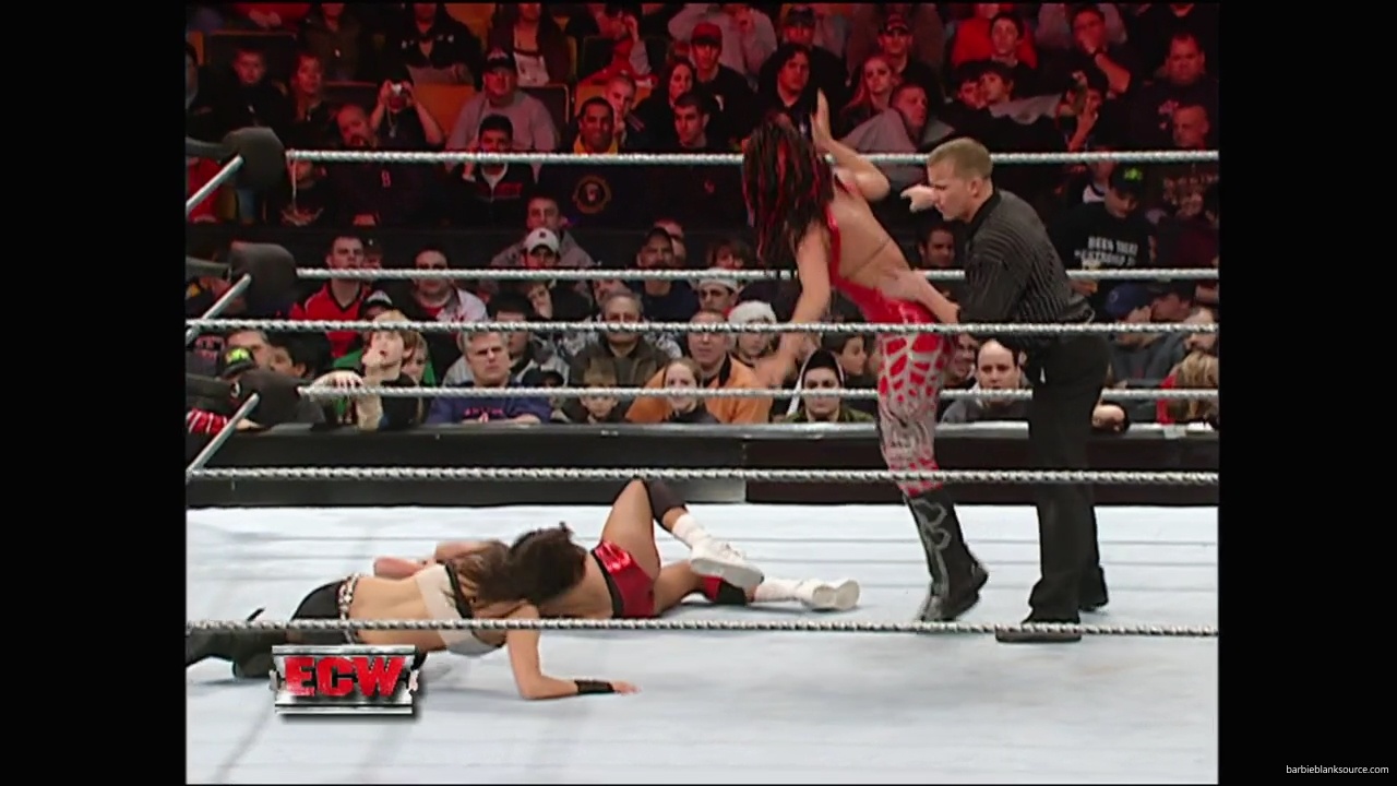 WWE_ECW_12_11_07_Kelly_vs_Layla_Victoria_mp42582.jpg