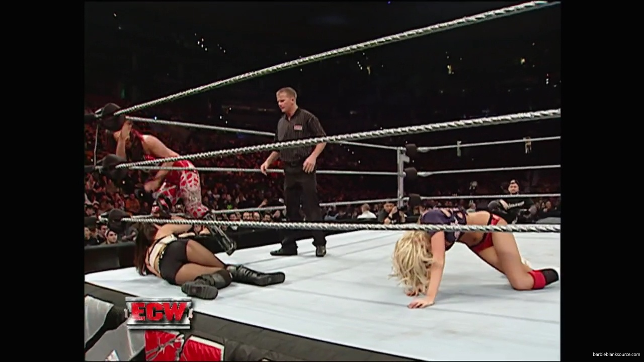 WWE_ECW_12_11_07_Kelly_vs_Layla_Victoria_mp42587.jpg