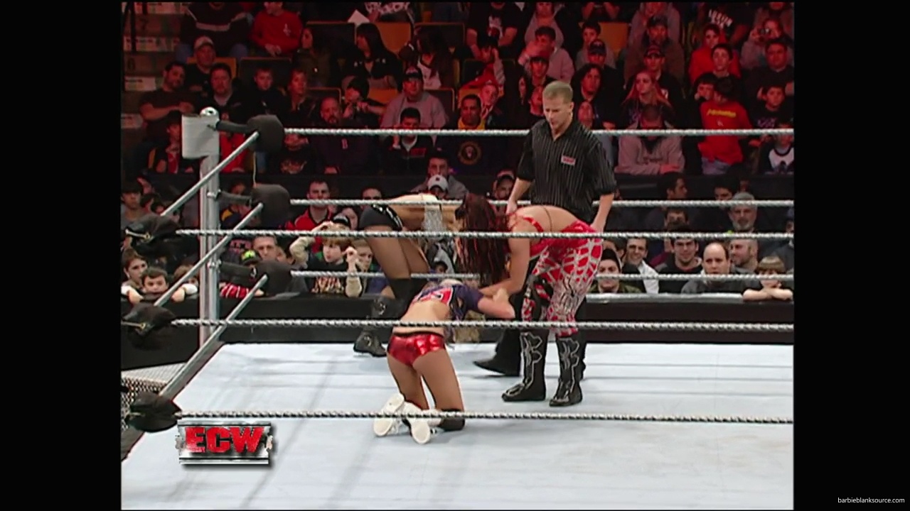 WWE_ECW_12_11_07_Kelly_vs_Layla_Victoria_mp42592.jpg