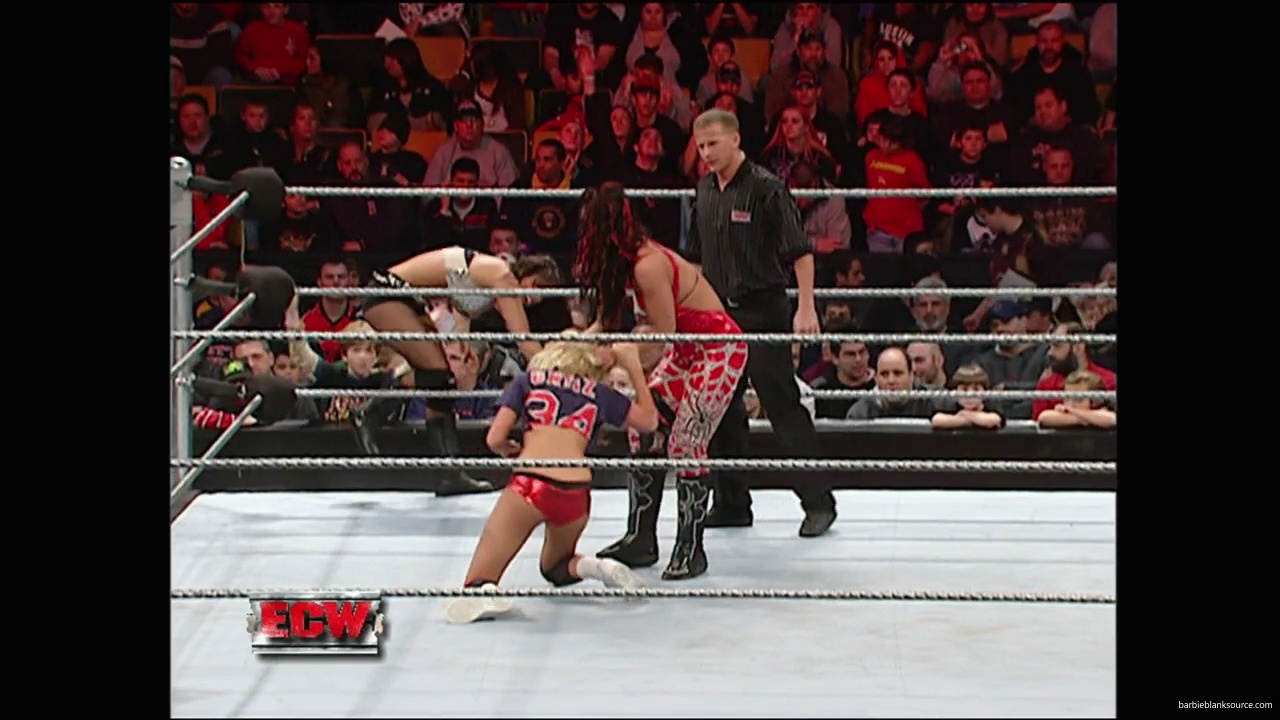 WWE_ECW_12_11_07_Kelly_vs_Layla_Victoria_mp42593.jpg