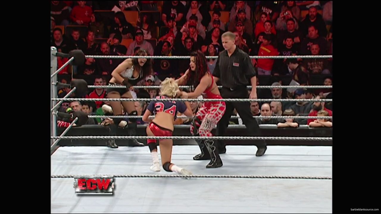 WWE_ECW_12_11_07_Kelly_vs_Layla_Victoria_mp42594.jpg