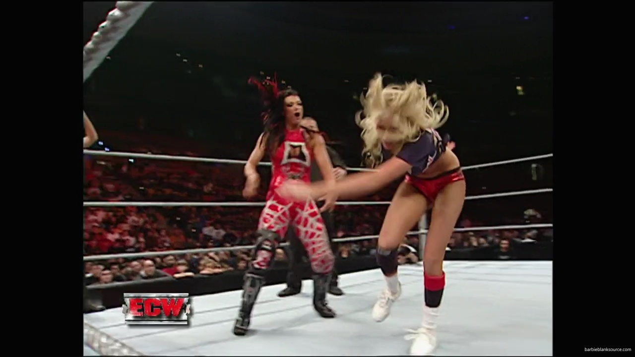 WWE_ECW_12_11_07_Kelly_vs_Layla_Victoria_mp42596.jpg