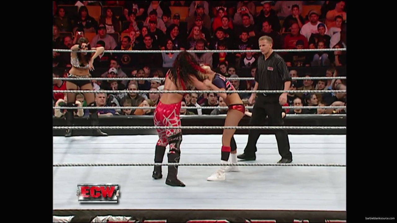 WWE_ECW_12_11_07_Kelly_vs_Layla_Victoria_mp42599.jpg