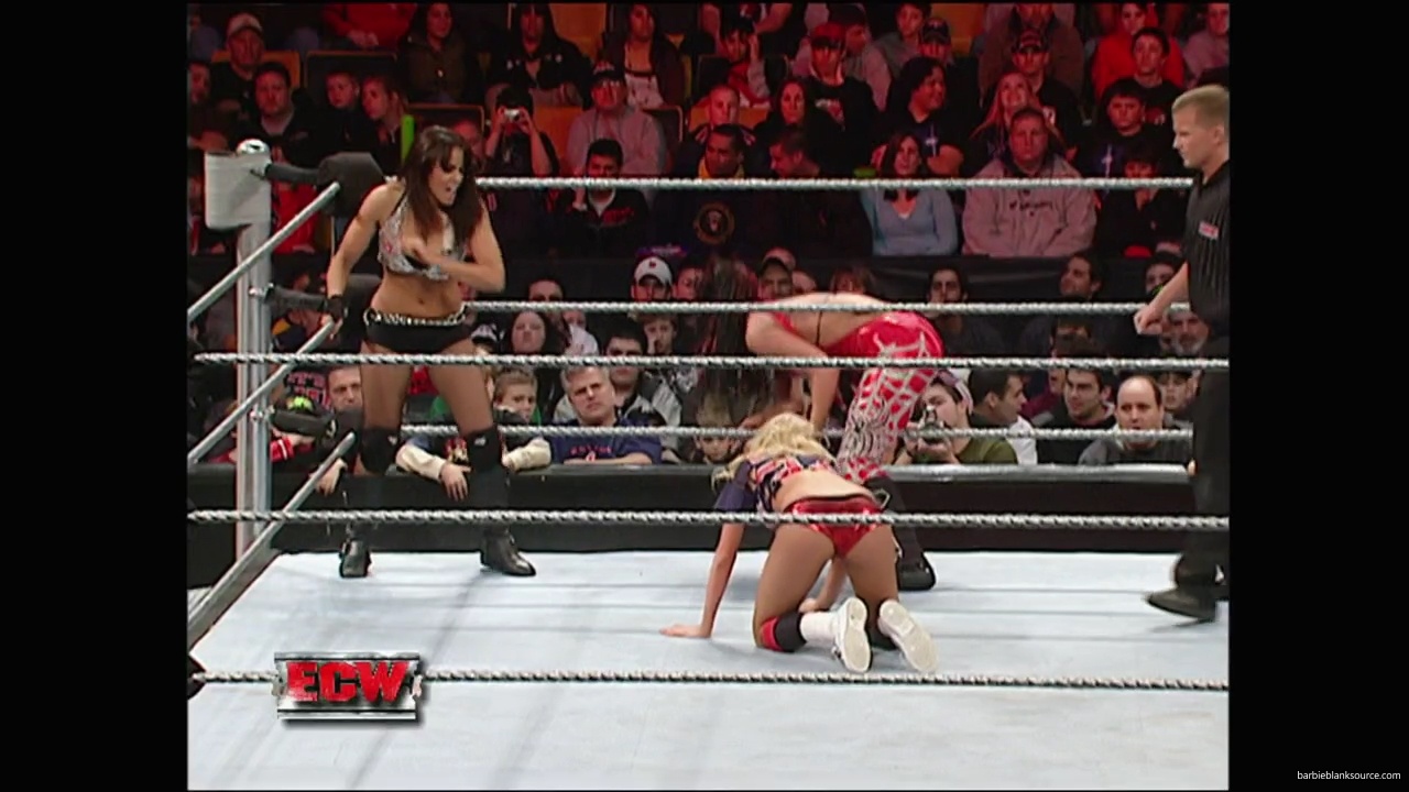 WWE_ECW_12_11_07_Kelly_vs_Layla_Victoria_mp42609.jpg