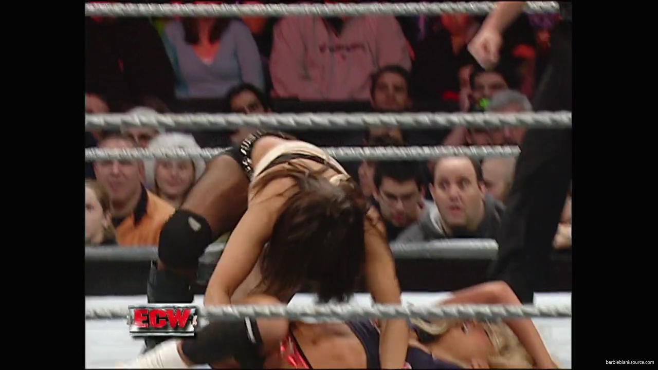 WWE_ECW_12_11_07_Kelly_vs_Layla_Victoria_mp42614.jpg