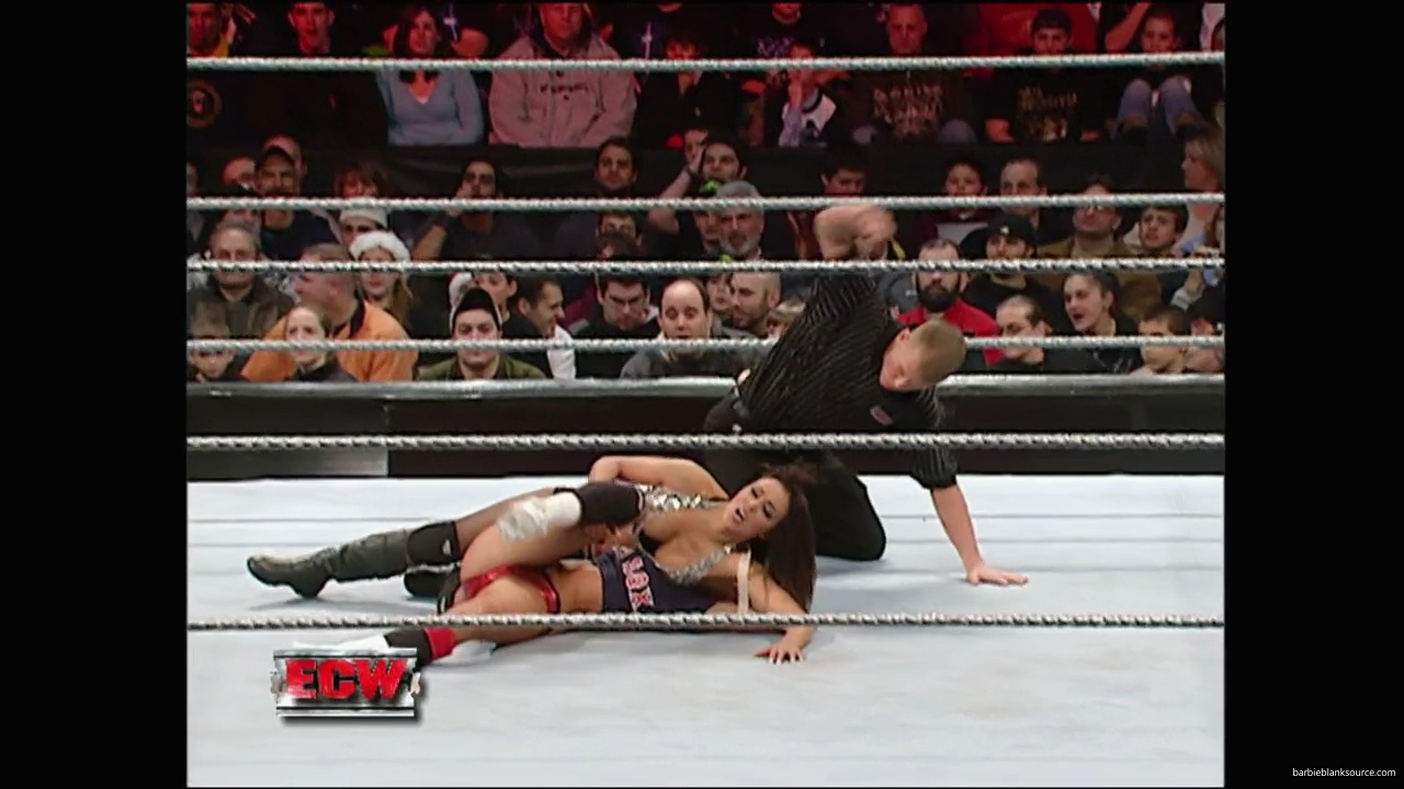 WWE_ECW_12_11_07_Kelly_vs_Layla_Victoria_mp42615.jpg