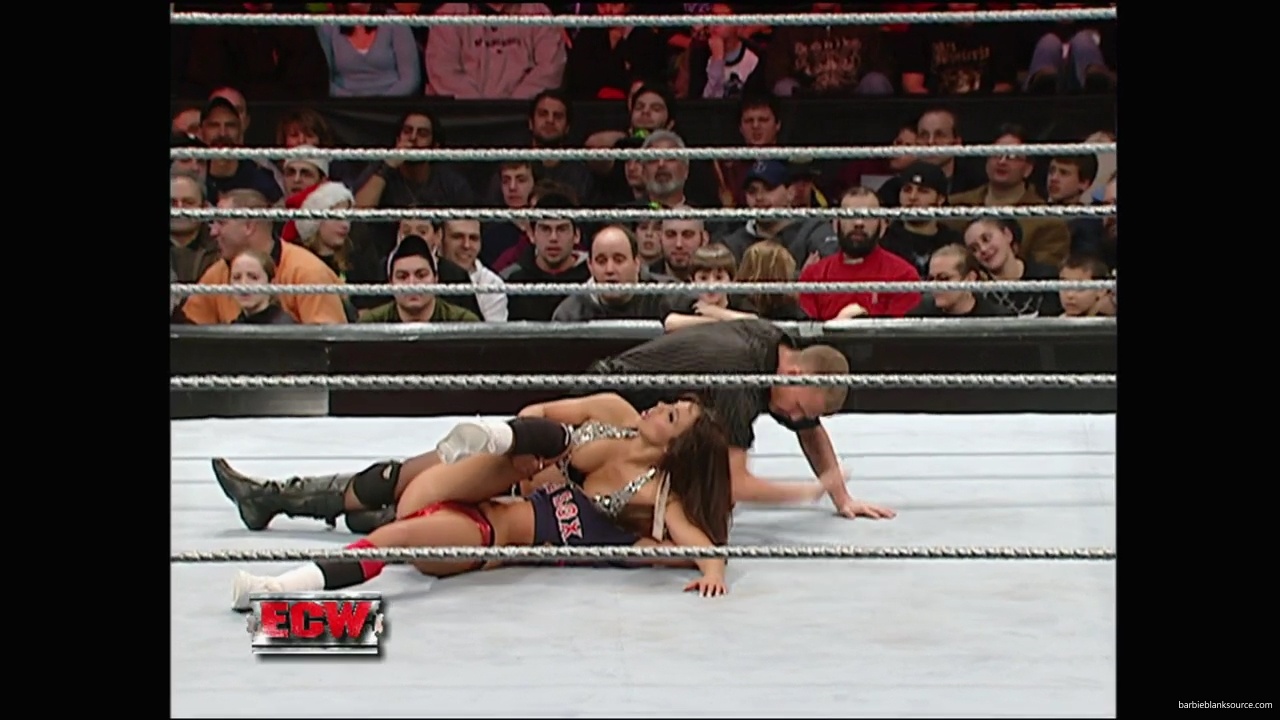 WWE_ECW_12_11_07_Kelly_vs_Layla_Victoria_mp42617.jpg